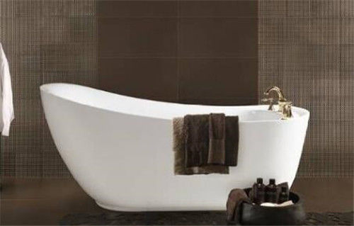 China Oval Shape Acrylic Massage Bathtub Size 1700*750*760mm With Gold Shower Faucet supplier