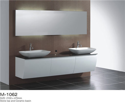 China Wall Mounted Double Sink Bathroom Vanity Stable Mould Resistant Customized Color supplier